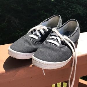 KEDS SIZE 7 SNEAKERS